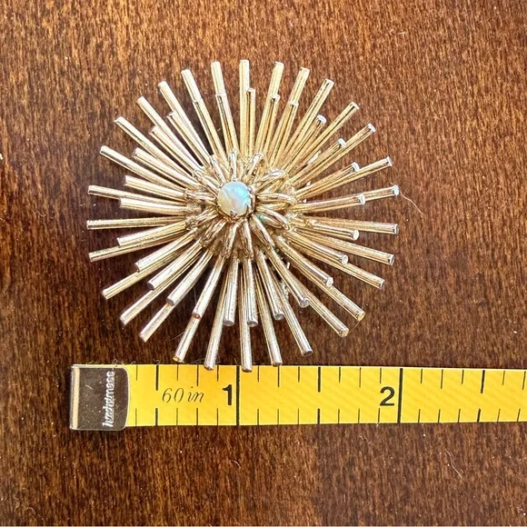 Vintage Gold Starburst Brooch and Clip on Earring Set - Picture 3 of 4